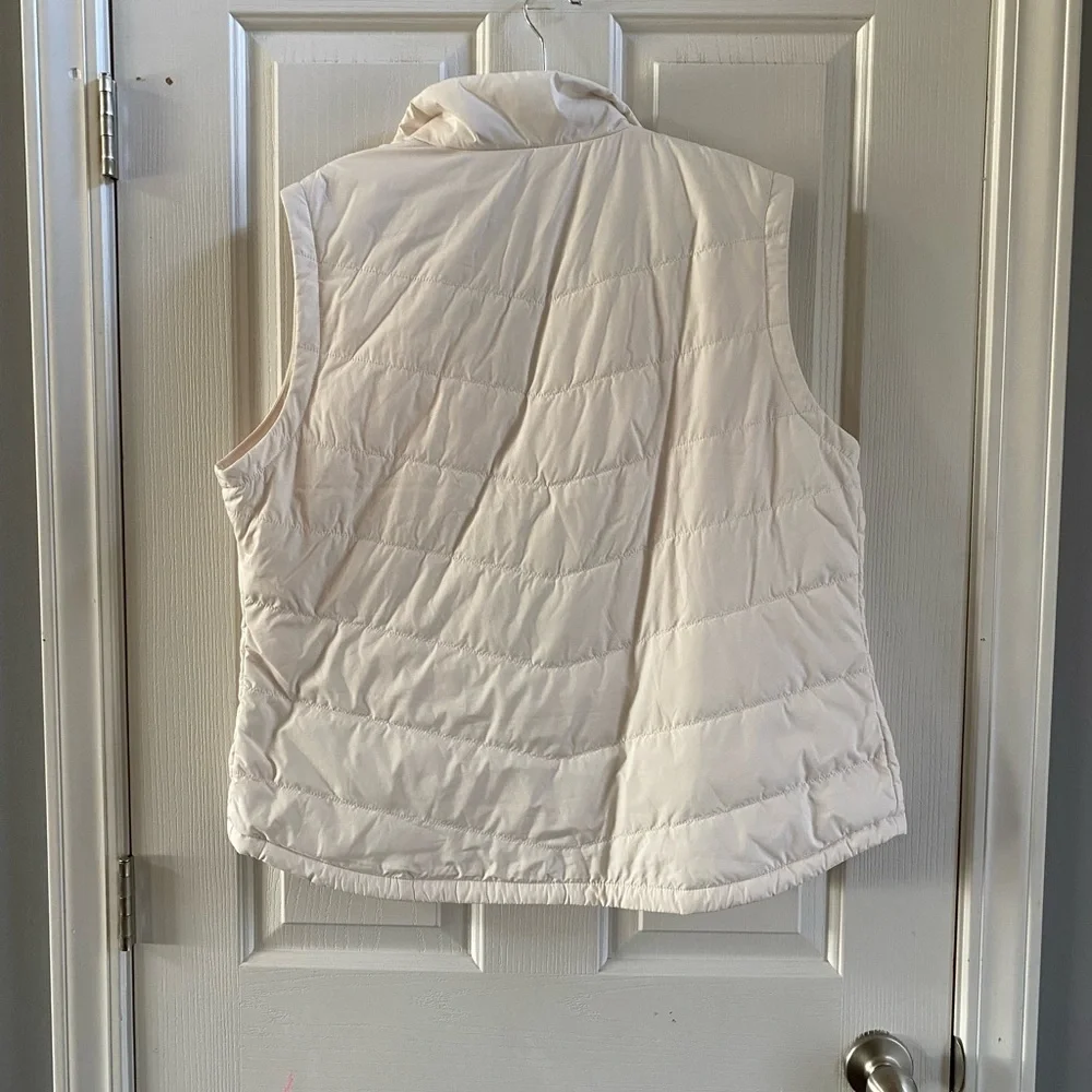 The North Face Women's Ivory Quilted Vest - Picture 2 of 3